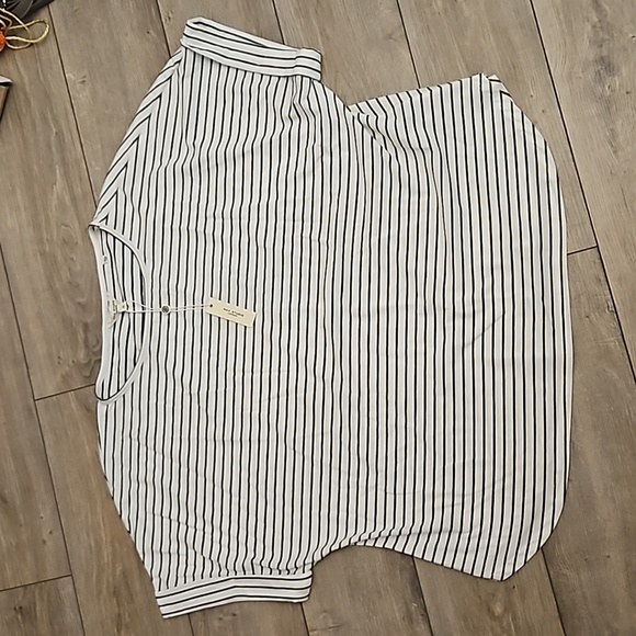 Max Studio Tops - NWT MAX STUDIO BLOUSE WITH CUFFED SLEEVE